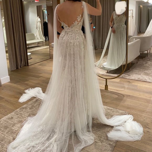 🚨PRICE DROP🚨 Pronovias - Nepal wedding dress NEW - Picture 6 of 9